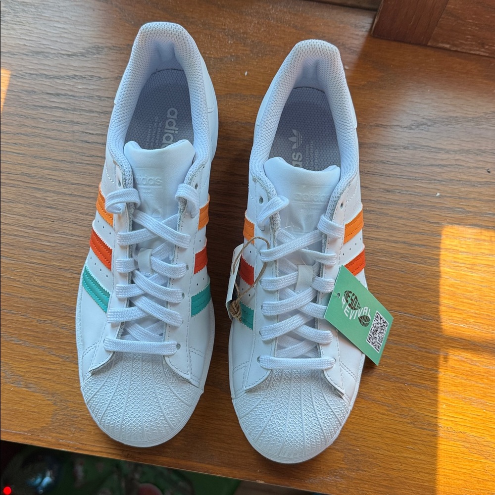 NWT Adidas Superstar size 9 - Picture 3 of 8